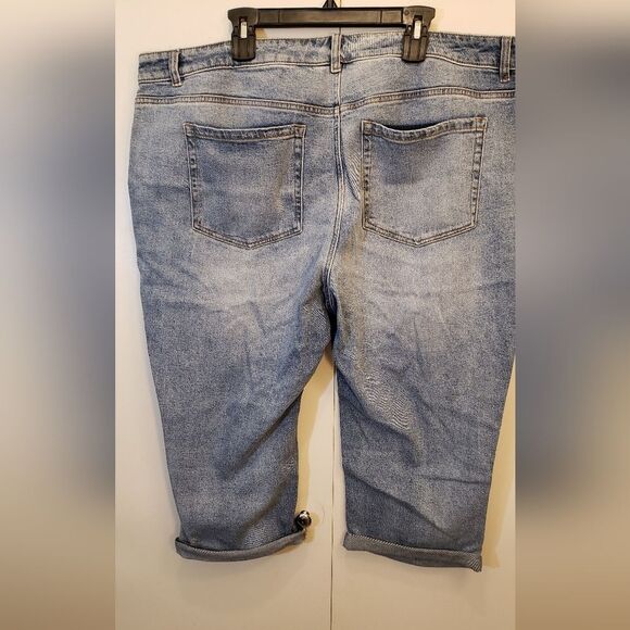 Lane Bryant 24W Petite Signature Fit Distressed Capri Jeans Medium Wash BF Denim - Picture 6 of 9